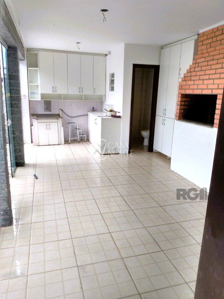 Casa à venda com 3 quartos, 228m², 1 suíte, 3 vagas, Avenida Celestino Bertolucci no bairro Aberta dos Morros em Porto Alegre