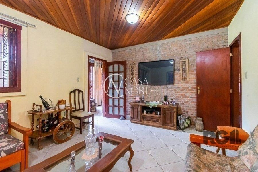 Casa à venda com 2 quartos, 69m², 5 vagas, Rua Rio Grande no bairro Vila Nova em Porto Alegre