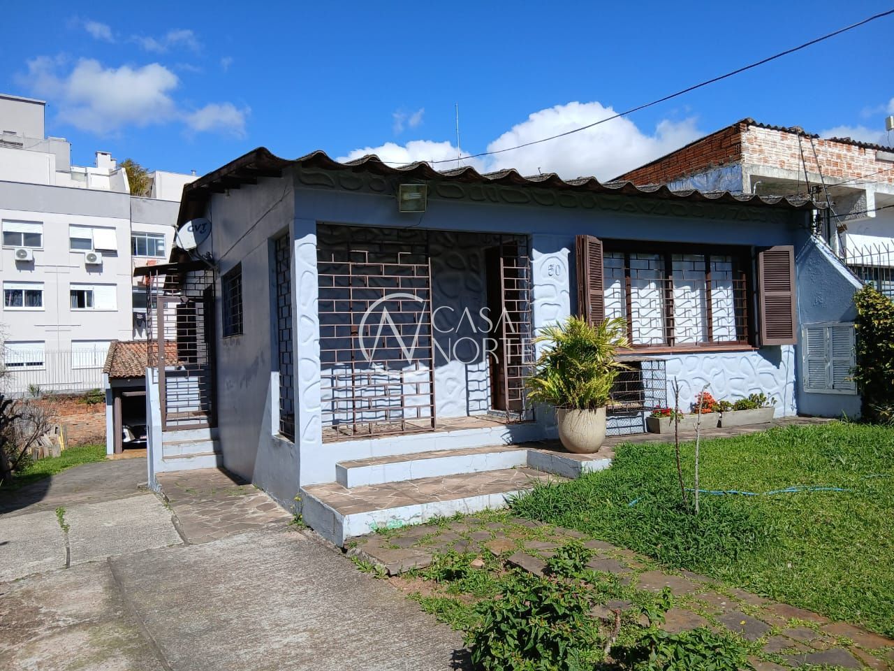 Casa à venda com 4 quartos, 85m², 2 vagas, Rua Orfanotrófio no bairro Santa Tereza em Porto Alegre