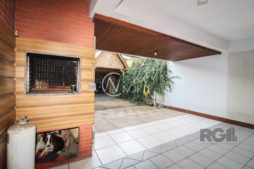 Casa à venda com 3 quartos, 185m², 1 suíte, 5 vagas, Rua Honorato Toniolo no bairro Aberta dos Morros em Porto Alegre