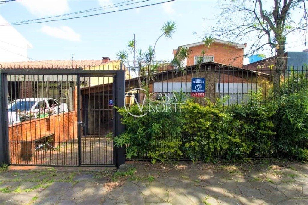 Casa à venda com 3 quartos, 287m², 2 suítes, 4 vagas, Rua Marcio Dias no bairro Nonoai em Porto Alegre