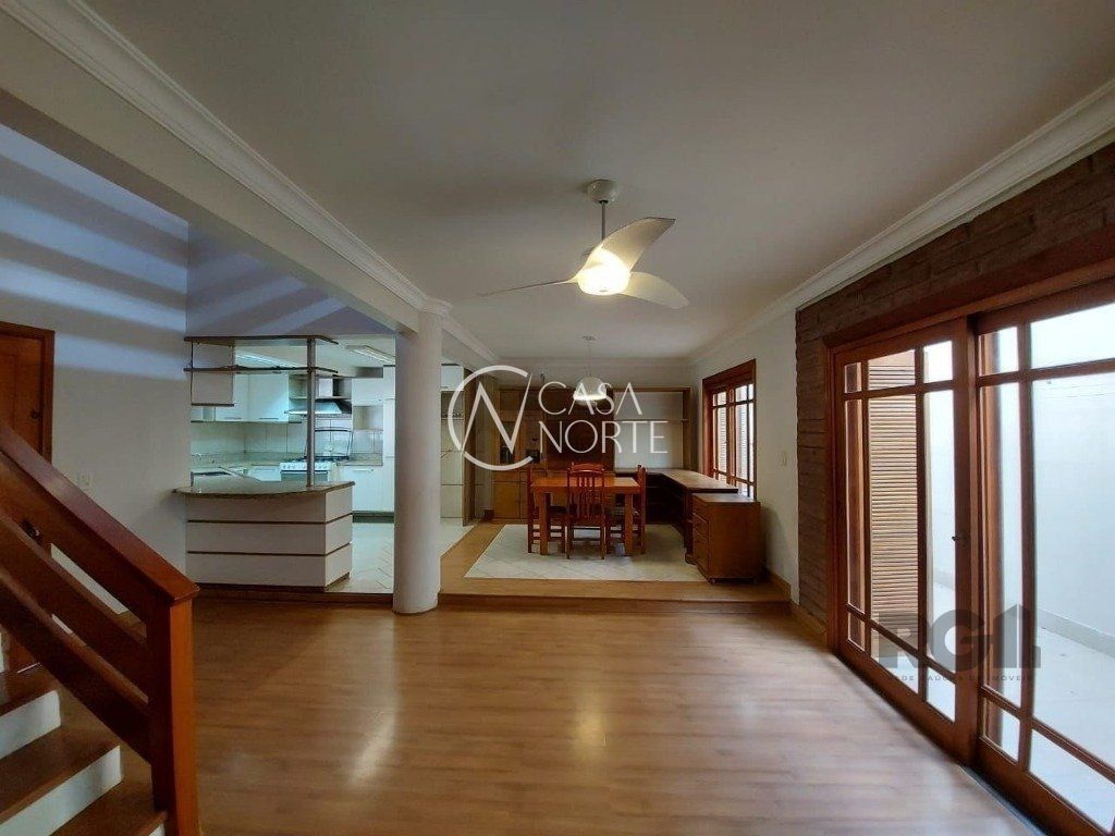 Casa à venda com 2 quartos, 161m², 1 suíte, 4 vagas, Rua Joséf Halpern no bairro Jardim Leopoldina em Porto Alegre