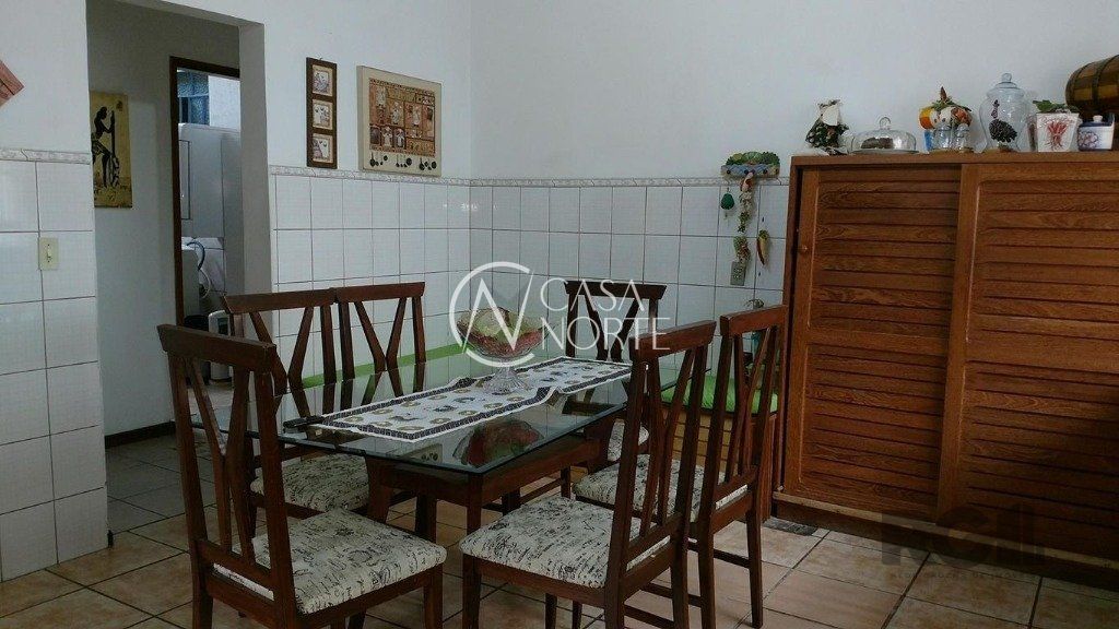 Casa à venda com 3 quartos, 412m², 1 suíte, 4 vagas, Rua Luiz Carniglia no bairro Sarandi em Porto Alegre