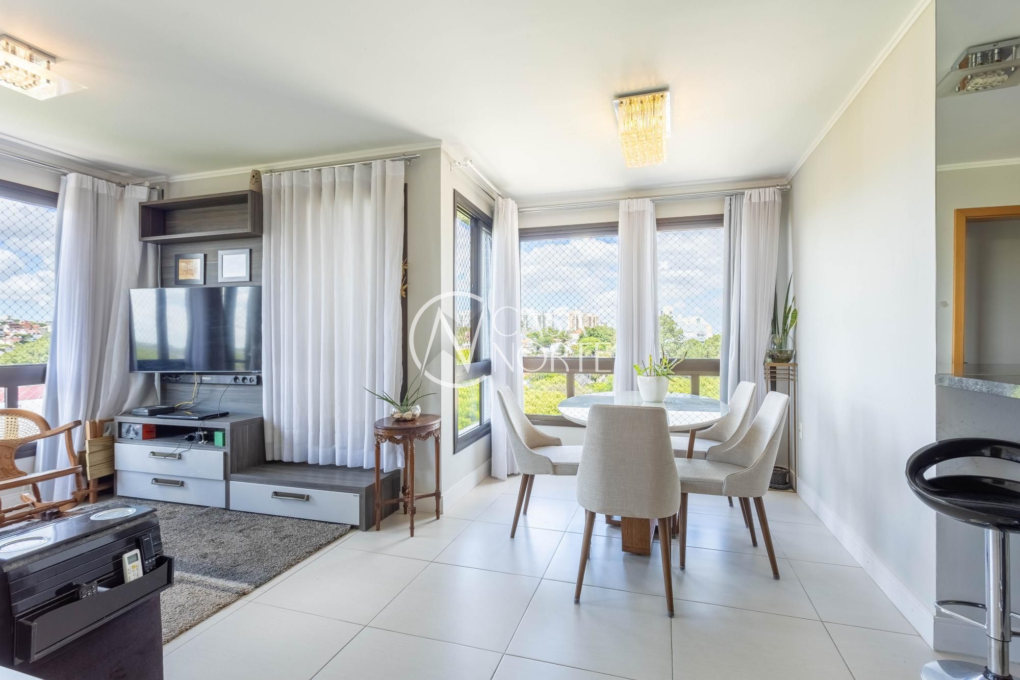 Apartamento à venda com 2 quartos, 80m², 1 suíte, 2 vagas, Praça Dom Pedro no bairro Vila Ipiranga em Porto Alegre