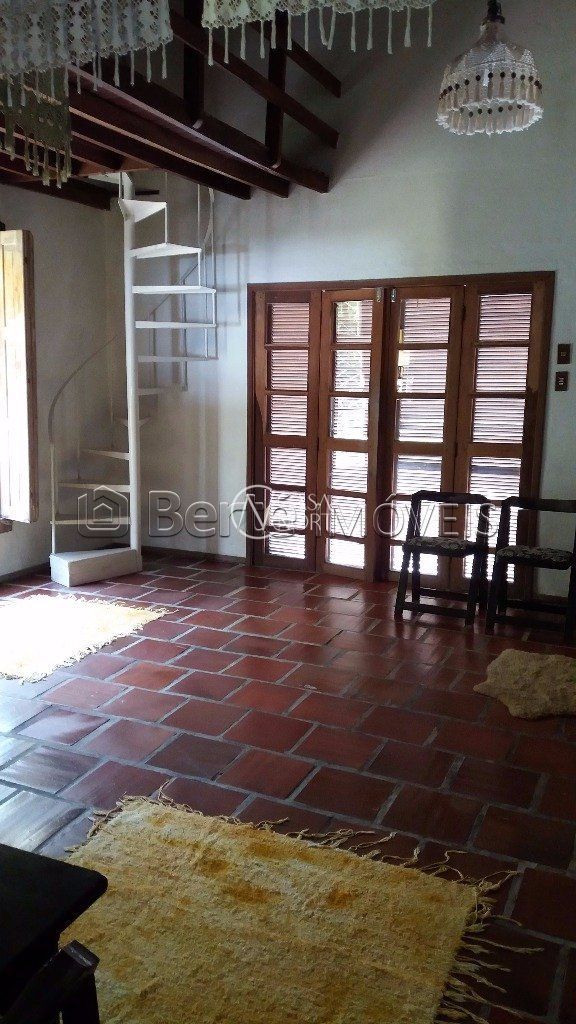 Casa à venda com 3 quartos, 130m², 3 vagas, Estrada das Furnas no bairro Vila Nova em Porto Alegre