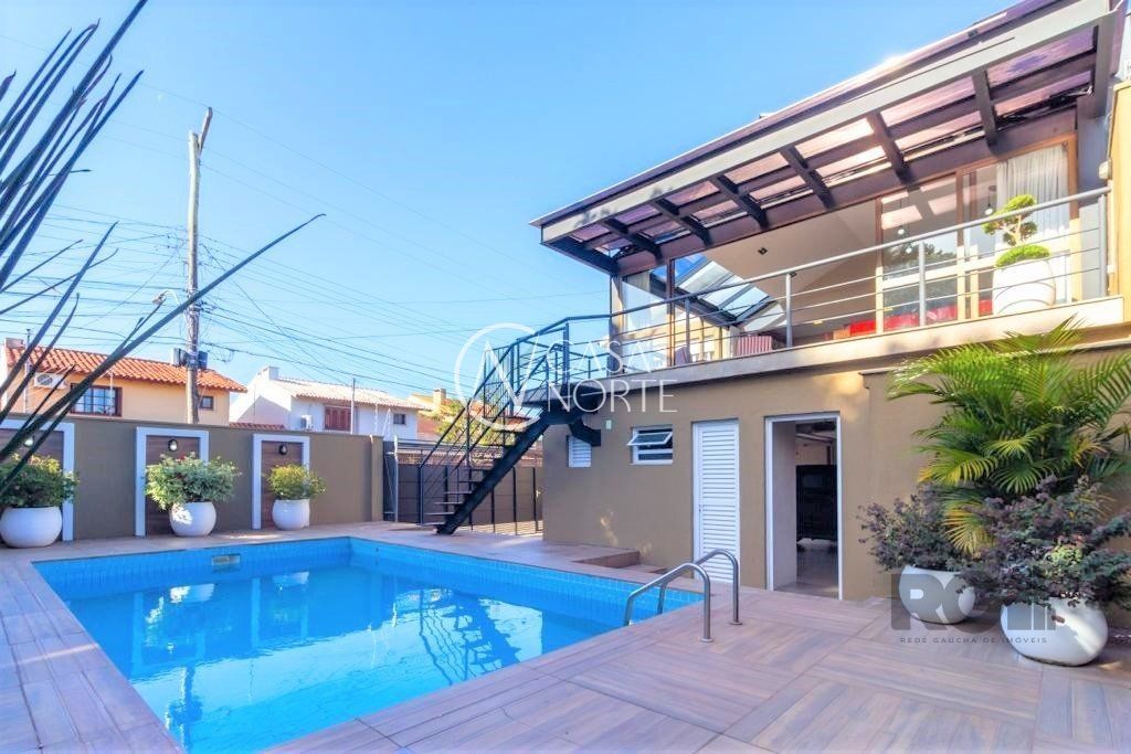 Casa à venda com 4 quartos, 380m², 3 suítes, 3 vagas, Rua Criciuma no bairro Guarujá em Porto Alegre
