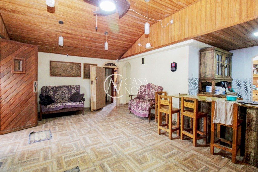 Casa à venda com 5 quartos, 150m², 2 vagas, Rua Erechim no bairro Nonoai em Porto Alegre