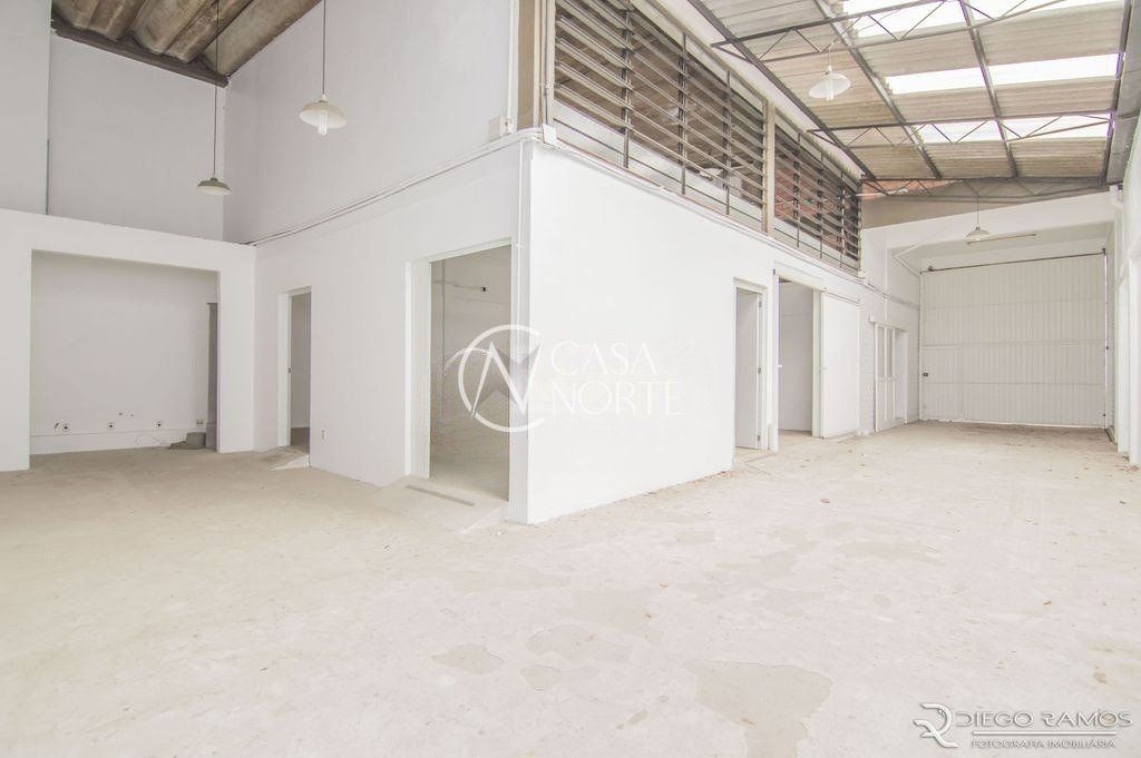 Pavilhão à venda , 270m², 1 vaga, Avenida Madrid no bairro Navegantes em Porto Alegre