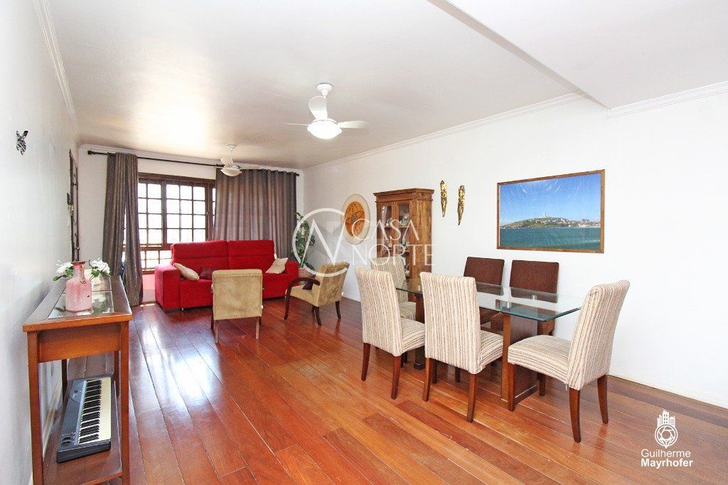 Casa à venda com 4 quartos, 202m², 1 suíte, 3 vagas, Rua São Marcos no bairro Bom Jesus em Porto Alegre