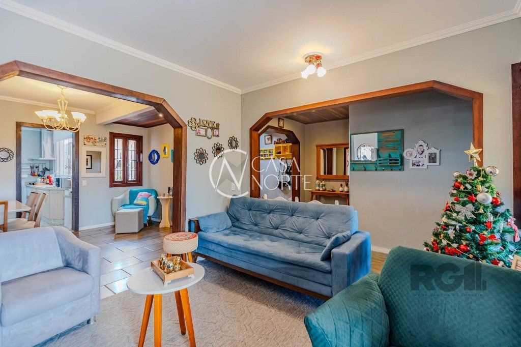 Casa à venda com 3 quartos, 234m², 1 suíte, 3 vagas, Rua Damasceno Vieira no bairro Partenon em Porto Alegre