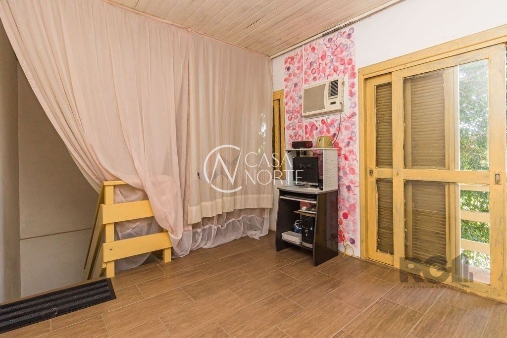 Casa à venda com 3 quartos, 140m², 1 suíte, 3 vagas, Rua Antônio José Monteiro no bairro Sarandi em Porto Alegre