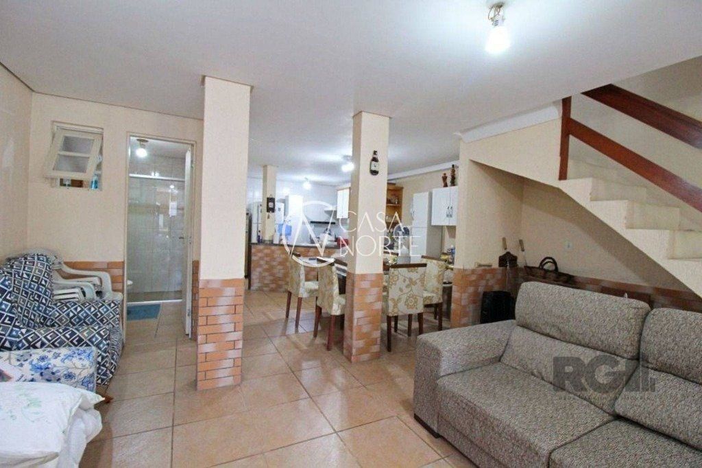 Casa à venda com 3 quartos, 136m², 1 suíte, 2 vagas, Rua Doutora Noemi Valle Rocha no bairro Serraria em Porto Alegre