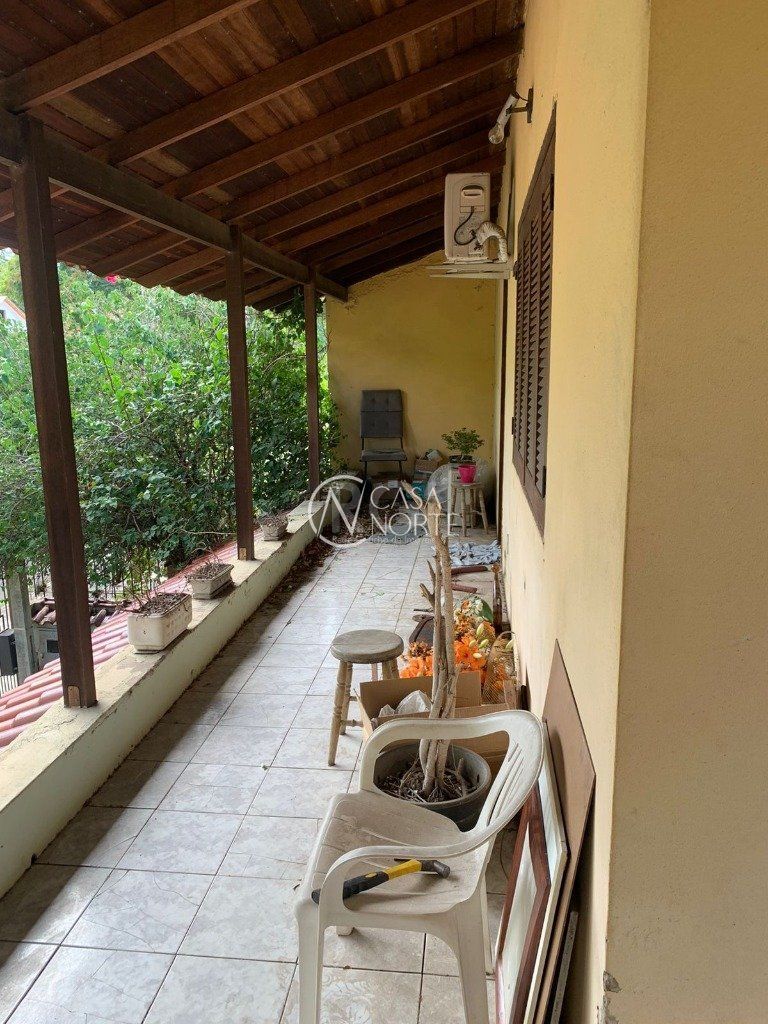 Casa à venda com 3 quartos, 280m², 3 vagas, Rua Dario Totta no bairro Teresópolis em Porto Alegre