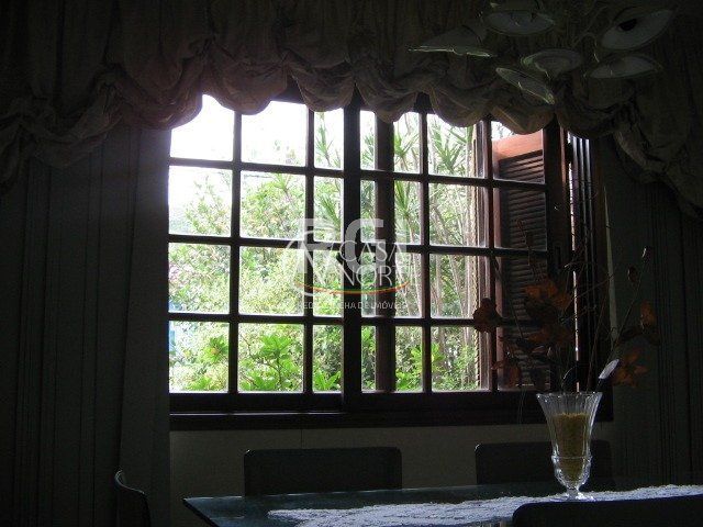 Casa à venda com 3 quartos, 260m², 1 suíte, 7 vagas, Rua Frederico Etzberger no bairro Nonoai em Porto Alegre