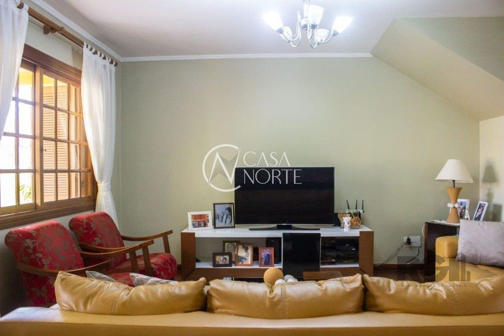 Casa à venda com 4 quartos, 298m², 1 suíte, 3 vagas, Rua Lola de Oliveira no bairro Parque Santa Fé em Porto Alegre