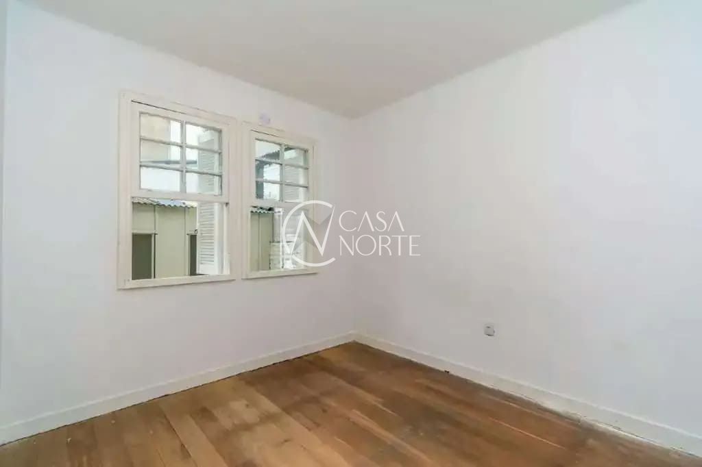 Casa à venda com 2 quartos, 63m², Avenida Doutor Carlos Barbosa no bairro Medianeira em Porto Alegre