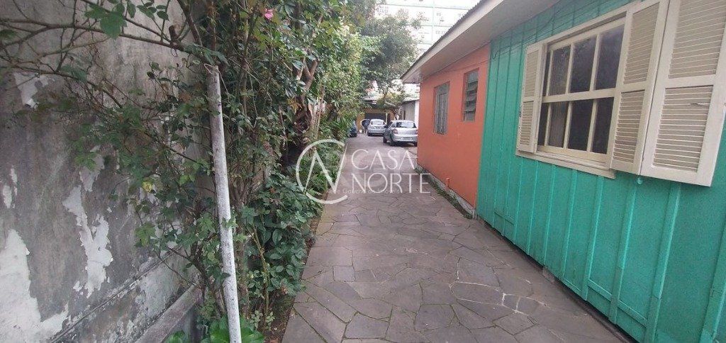 Terreno à venda  com 440m², Rua Guilherme Alves no bairro Partenon em Porto Alegre
