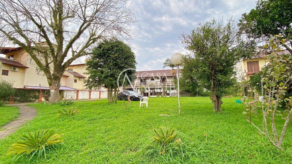 Casa à venda com 7 quartos, 840m², 3 suítes, 8 vagas, Rua Catumbi no bairro Medianeira em Porto Alegre