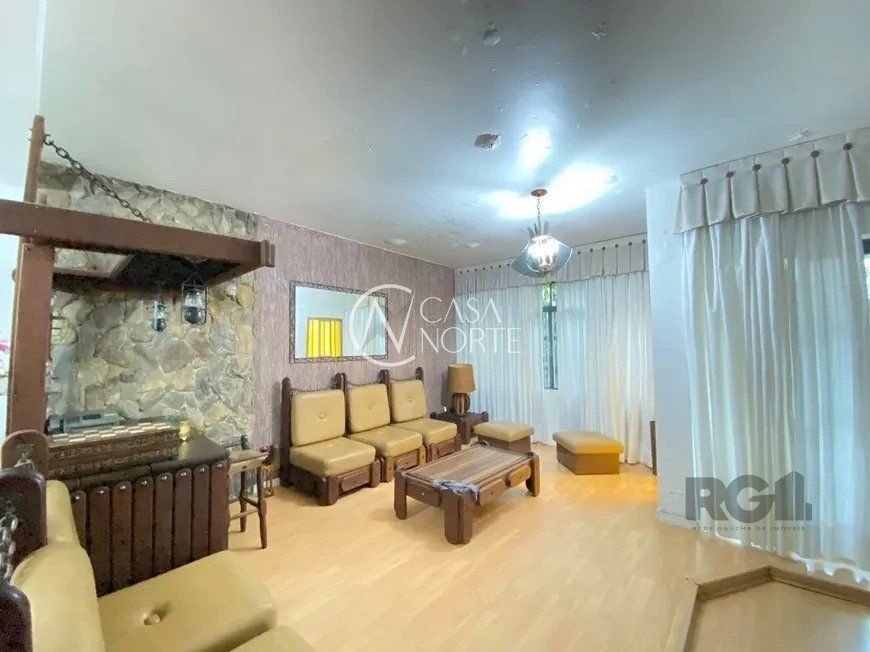 Casa à venda com 2 quartos, 127m², 2 vagas, Rua Francisco Pinto da Fontoura no bairro Sarandi em Porto Alegre