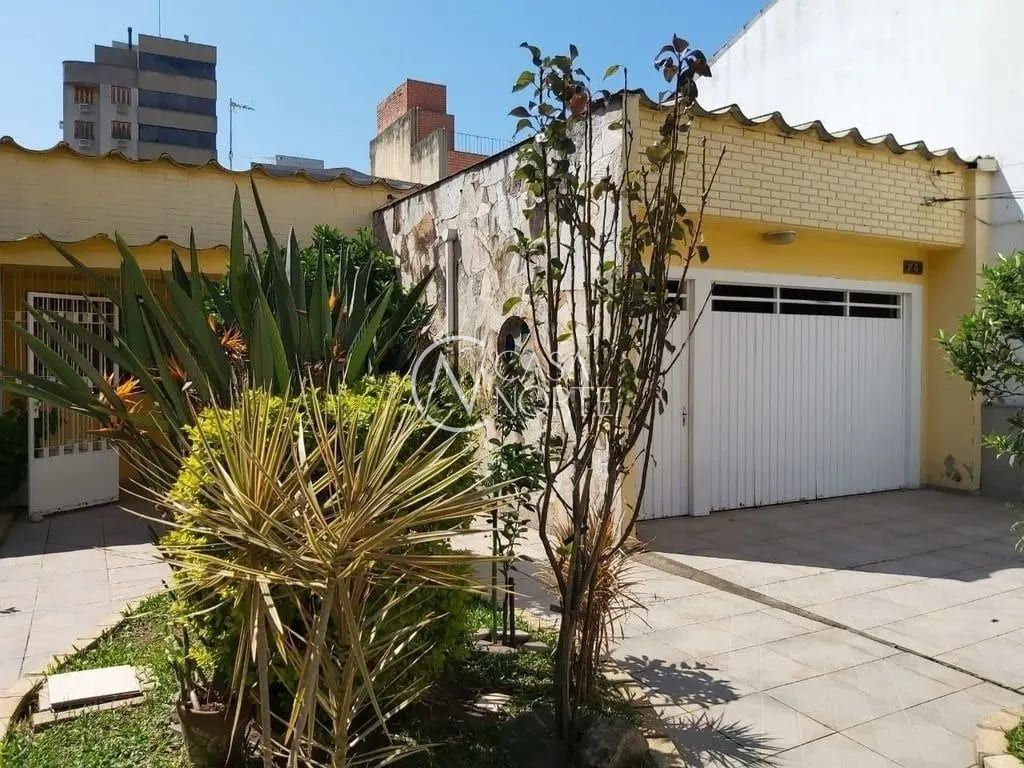 Casa à venda com 4 quartos, 207m², 4 vagas, Rua Líbero Badaró no bairro Passo da Areia em Porto Alegre