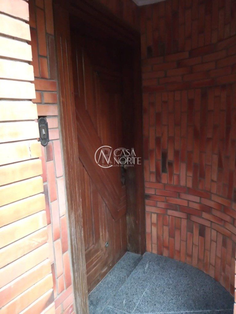 Casa à venda com 3 quartos, 256m², 1 suíte, 2 vagas, Rua Fernando Osorio no bairro Teresópolis em Porto Alegre