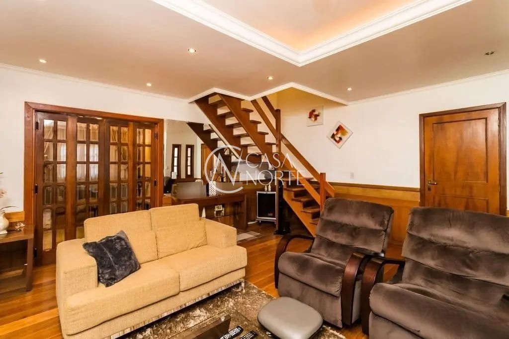 Casa à venda com 3 quartos, 278m², 2 suítes, 2 vagas, Rua Papa Pio XII no bairro Passo das Pedras em Porto Alegre