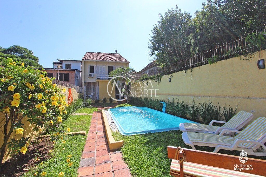 Casa à venda com 5 quartos, 240m², 1 suíte, 3 vagas, Rua Mariano de Matos no bairro Santa Tereza em Porto Alegre