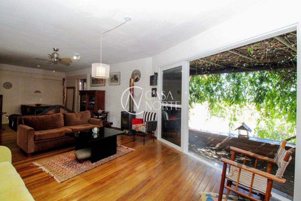 Casa à venda com 3 quartos, 193m², 1 vaga, Rua Fernando Osório no bairro Teresópolis em Porto Alegre