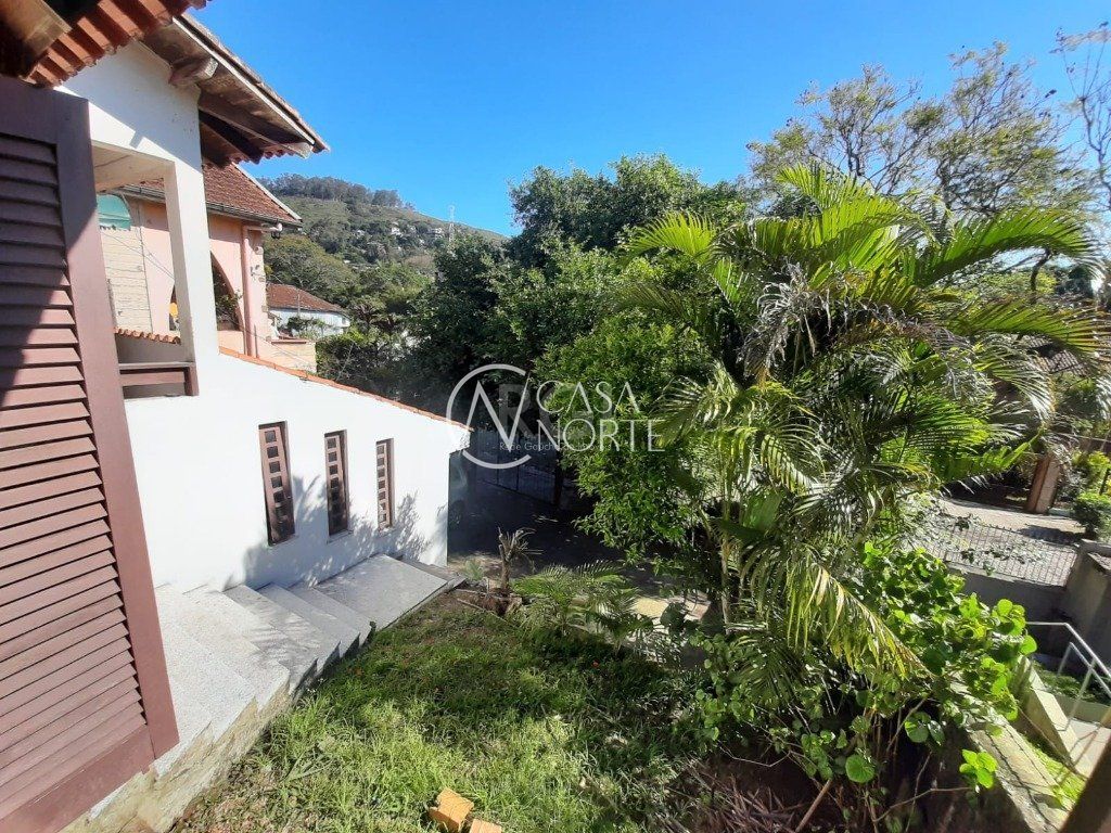 Casa à venda com 5 quartos, 122m², 2 suítes, 2 vagas, Rua Silverio Souto no bairro Teresópolis em Porto Alegre