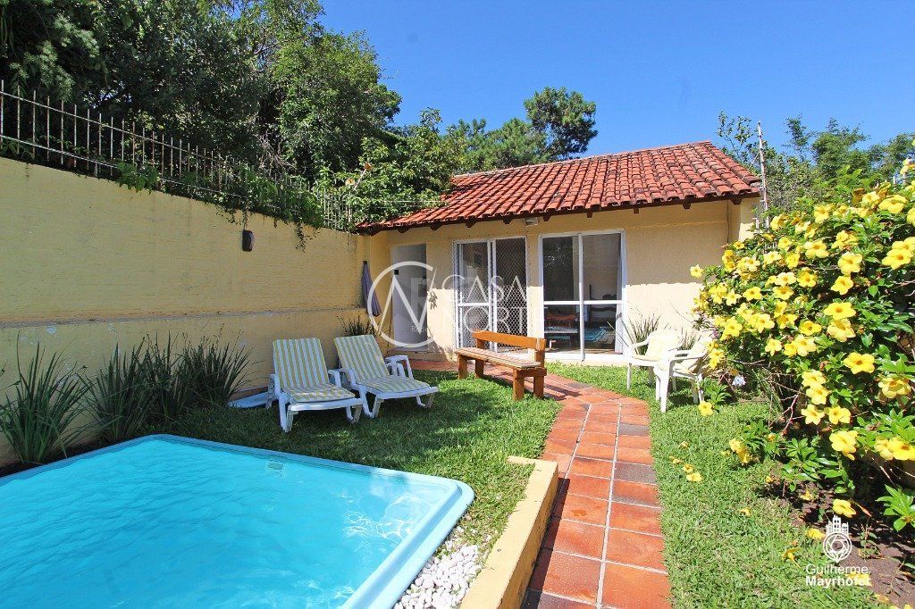 Casa à venda com 5 quartos, 240m², 1 suíte, 3 vagas, Rua Mariano de Matos no bairro Santa Tereza em Porto Alegre