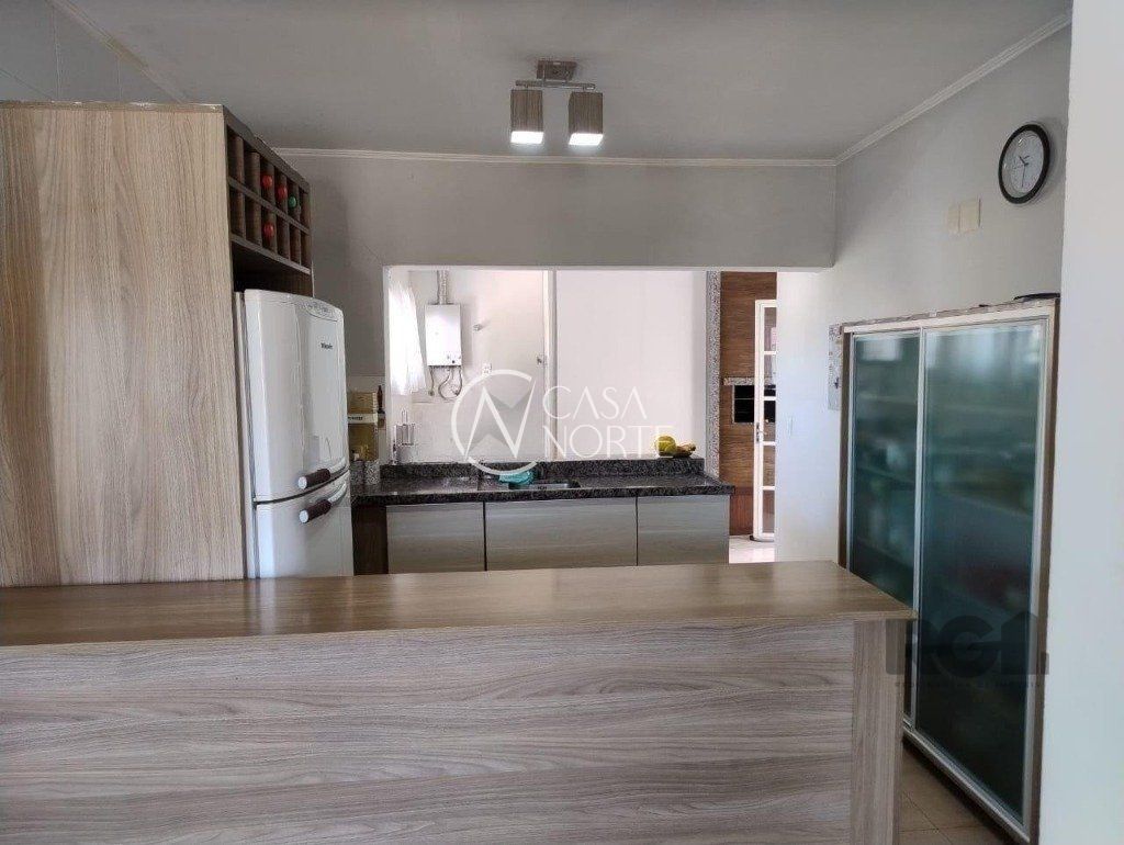 Casa à venda com 3 quartos, 144m², 1 suíte, 2 vagas, Rua Verdes Campos no bairro Mário Quintana em Porto Alegre