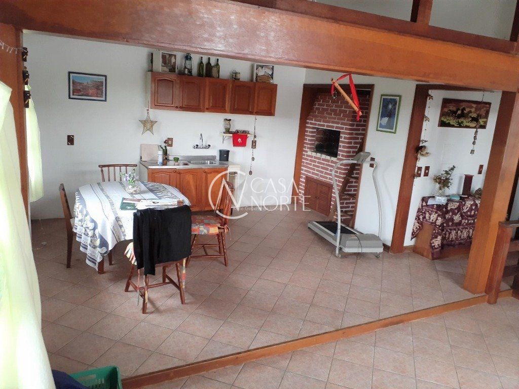 Casa à venda com 3 quartos, 165m², 1 suíte, 2 vagas, Rua Jerolomo Minuzo no bairro Vila Nova em Porto Alegre