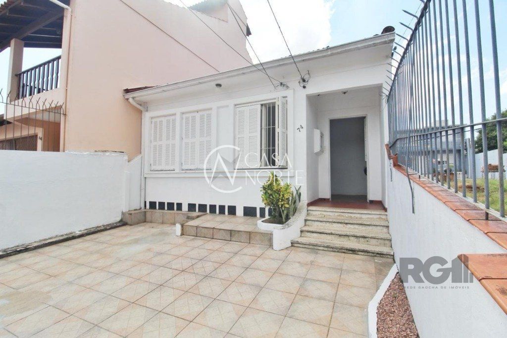Casa à venda com 3 quartos, 120m², 2 vagas, Rua Antônio Divan no bairro Teresópolis em Porto Alegre