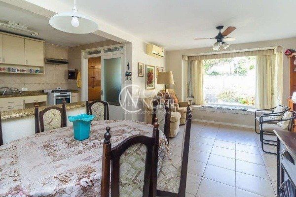 Casa à venda com 3 quartos, 227m², 1 suíte, 4 vagas, Rua Placido de Castro no bairro Azenha em Porto Alegre