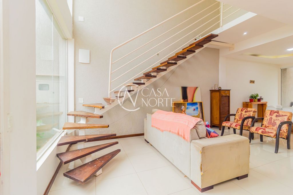 Casa de Condomínio à venda com 3 quartos, 272m², 1 suíte, 6 vagas, Avenida Juca Batista no bairro Hípica em Porto Alegre