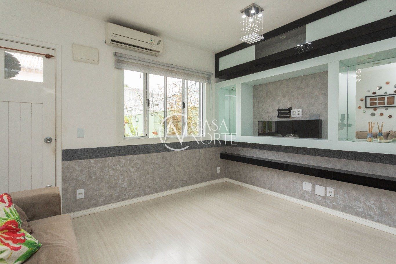 Casa de Condomínio à venda com 3 quartos, 76m², 2 vagas, Rua Engenheiro Frederico Dahne no bairro Sarandi em Porto Alegre