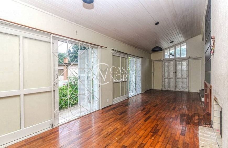 Casa à venda com 3 quartos, 147m², 1 suíte, 4 vagas, Rua dos Guananas no bairro Espírito Santo em Porto Alegre