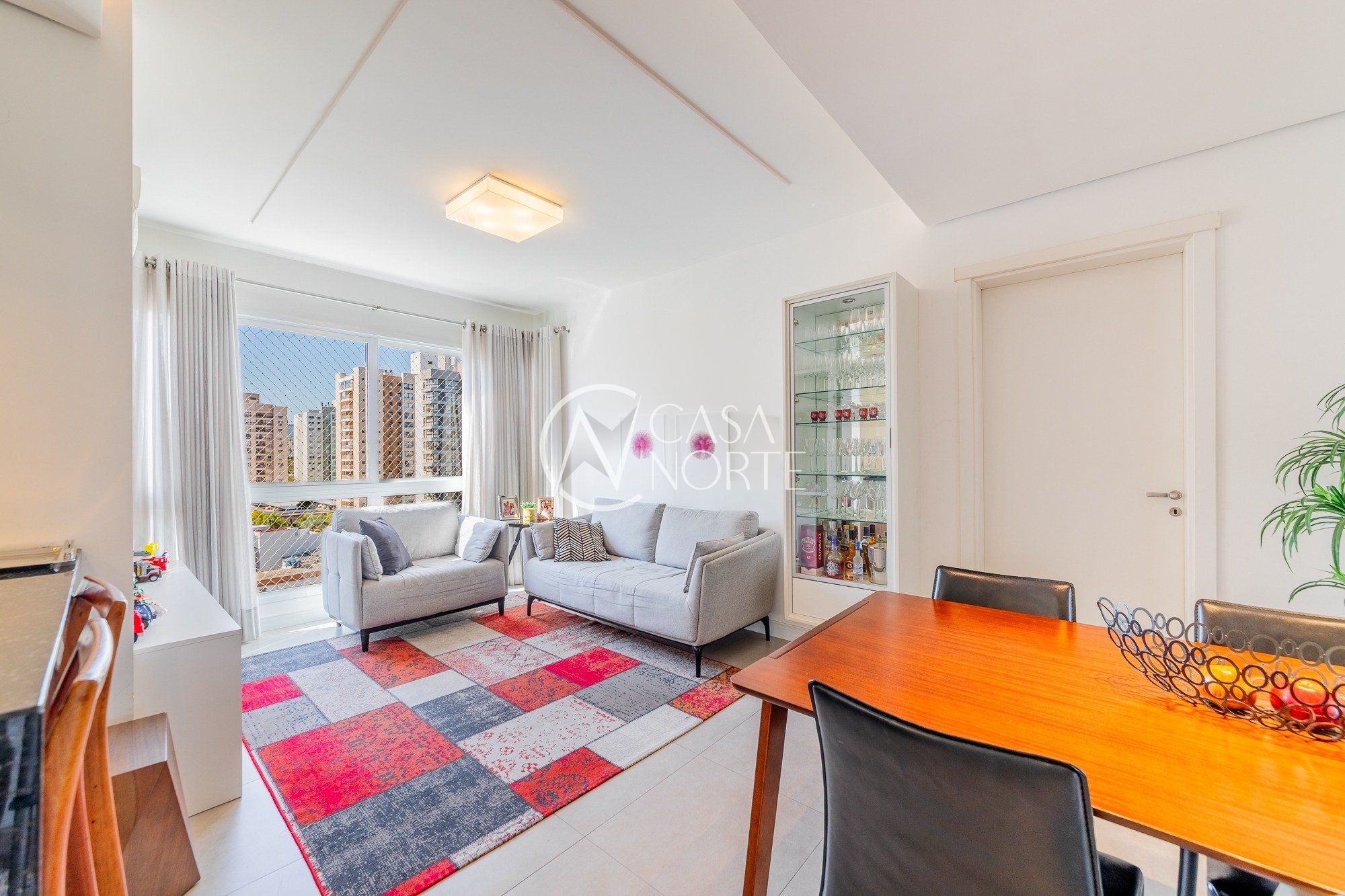 Apartamento à venda com 3 quartos, 79m², 1 suíte, 3 vagas, Rua Bezerra de Menezes no bairro Passo da Areia em Porto Alegre