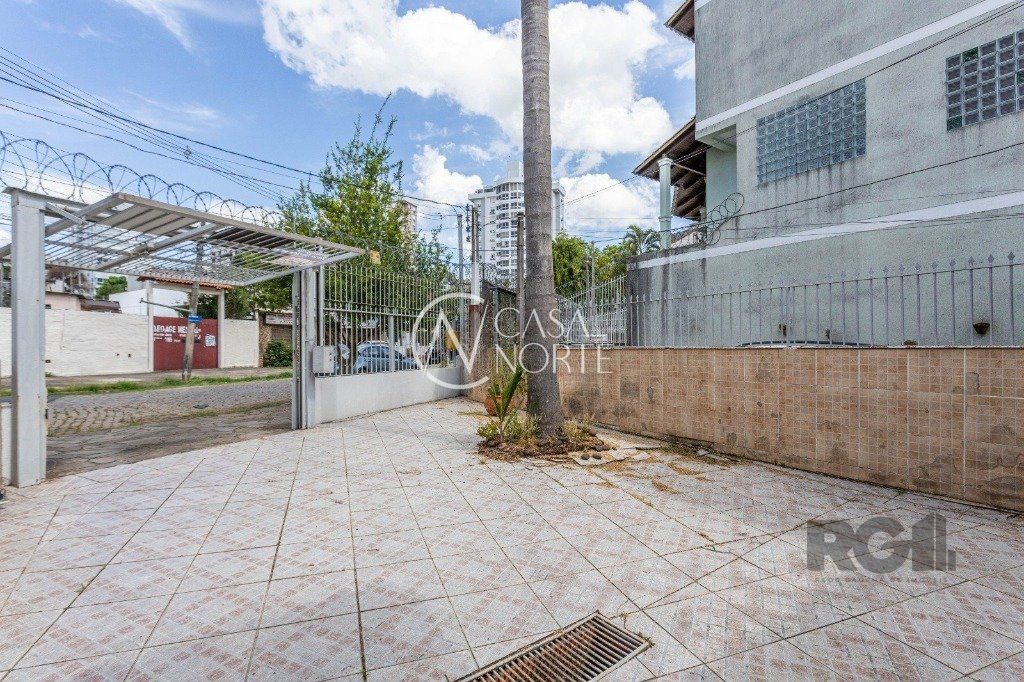 Casa à venda com 2 quartos, 96m², 2 vagas, Avenida Mariland no bairro São João em Porto Alegre