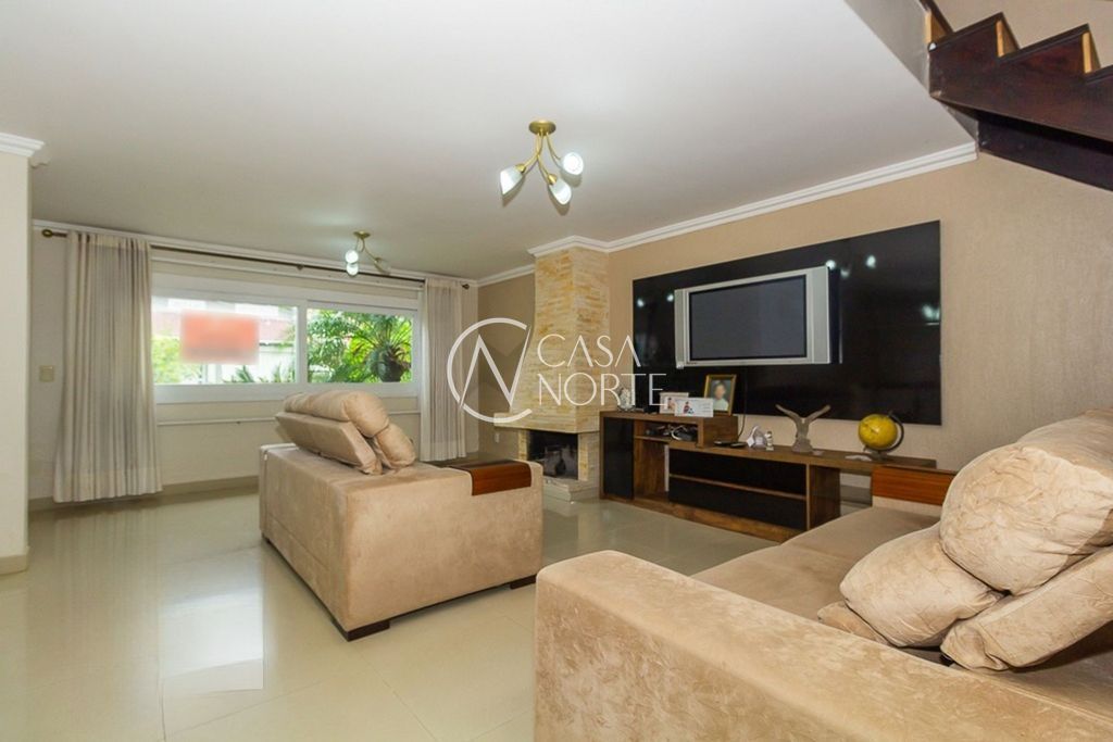 Casa à venda com 4 quartos, 246m², 1 suíte, 3 vagas, Rua Selso Maffessoni no bairro Ipanema em Porto Alegre