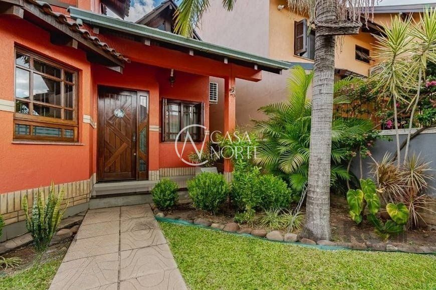 Casa à venda com 3 quartos, 209m², 1 suíte, 3 vagas, Rua Maria Elaine Wotter no bairro Parque Santa Fé em Porto Alegre