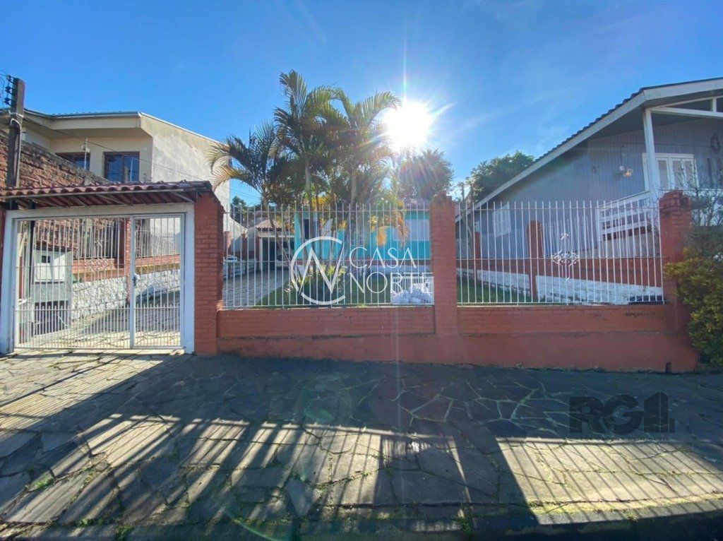 Casa à venda com 3 quartos, 110m², 1 suíte, 2 vagas, Rua Tropeiro no bairro Campo Novo em Porto Alegre