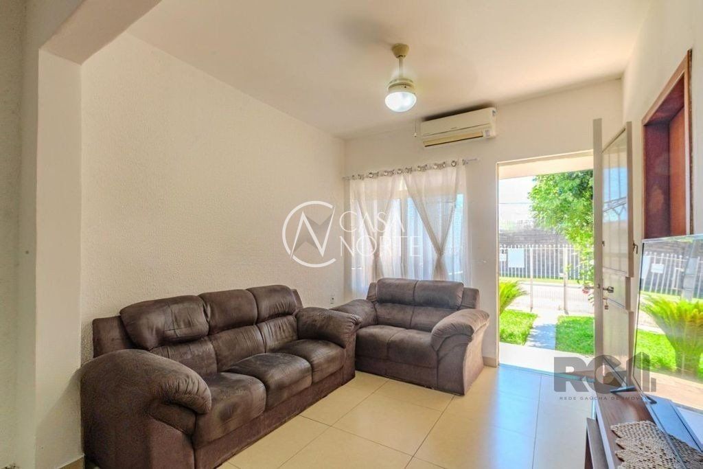 Casa à venda com 3 quartos, 72m², 1 suíte, 3 vagas, Rua dos Maias no bairro Rubem Berta em Porto Alegre