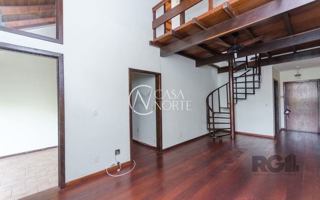 Cobertura à venda com 2 quartos, 200m², 1 suíte, 1 vaga, Rua Portugal no bairro São João em Porto Alegre