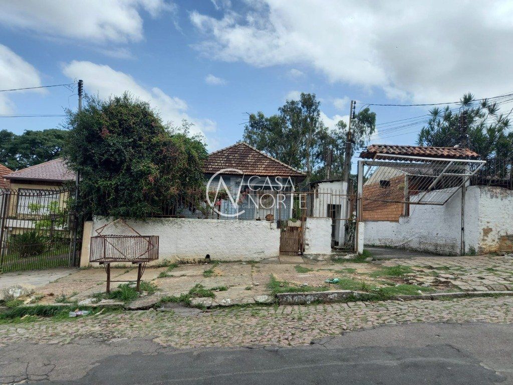 Terreno à venda  com 1985m², Rua Professor Carvalho Freitas no bairro Teresópolis em Porto Alegre