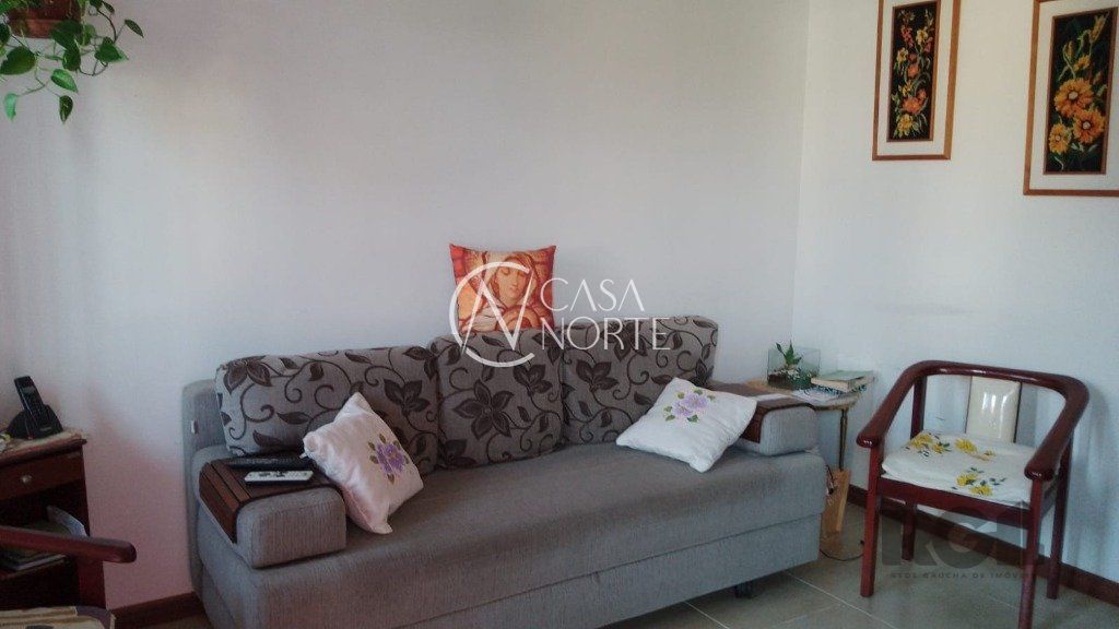 Casa à venda com 2 quartos, 81m², 1 vaga, Rua Tenente Isolino Segobia no bairro Vila Nova em Porto Alegre