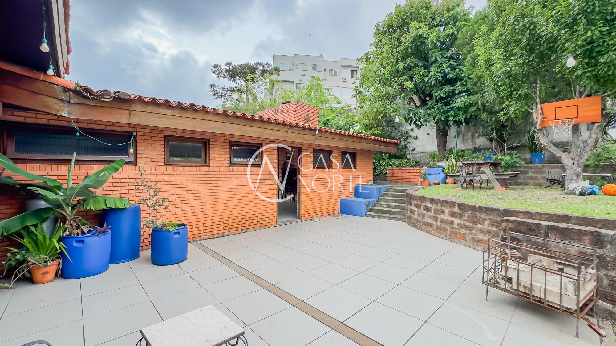 Casa à venda com 3 quartos, 313m², 1 suíte, 6 vagas, Rua João Paetzel no bairro Chácara das Pedras em Porto Alegre