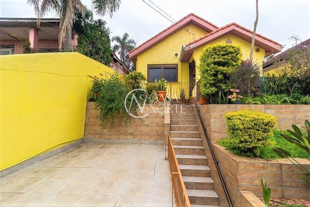 Casa à venda com 2 quartos, 148m², 1 vaga, Rua Rafael Clark no bairro Partenon em Porto Alegre