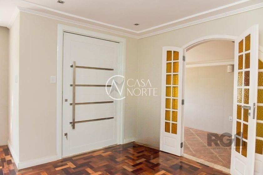 Casa à venda com 5 quartos, 197m², 1 suíte, 3 vagas, Avenida Delmar Rocha Barbosa no bairro Parque Santa Fé em Porto Alegre