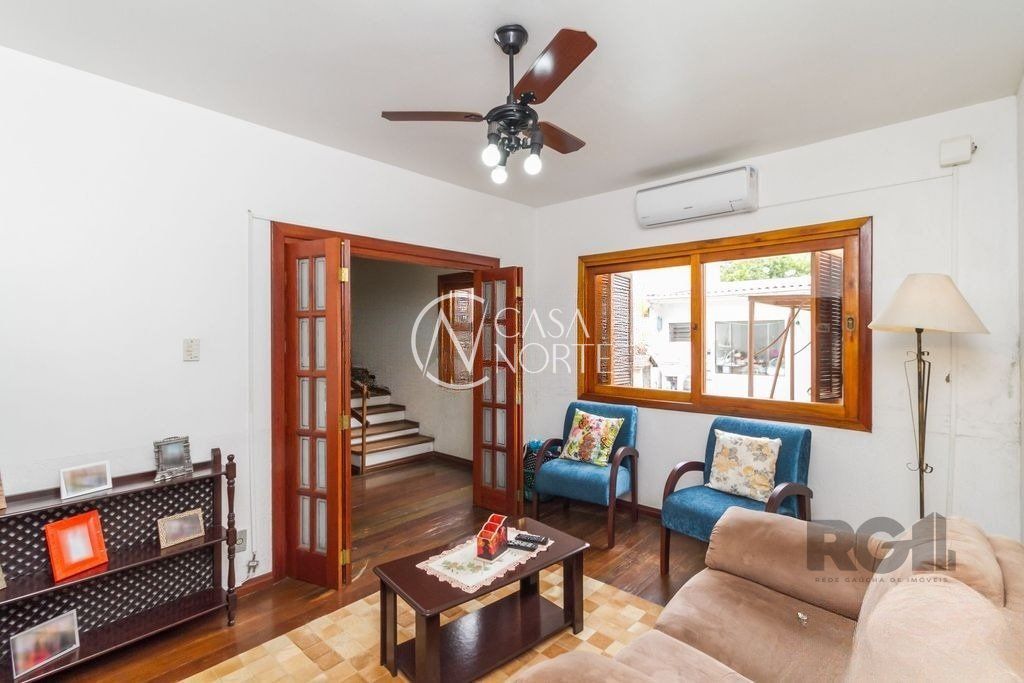 Casa à venda com 4 quartos, 207m², 1 suíte, 6 vagas, Rua Doutor Hermes Pacheco no bairro Aberta dos Morros em Porto Alegre